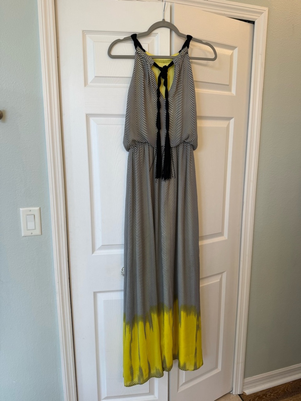 Vince Camuto Yellow and Black
Maxi Dress, Size 4 - Picture 4 of 6